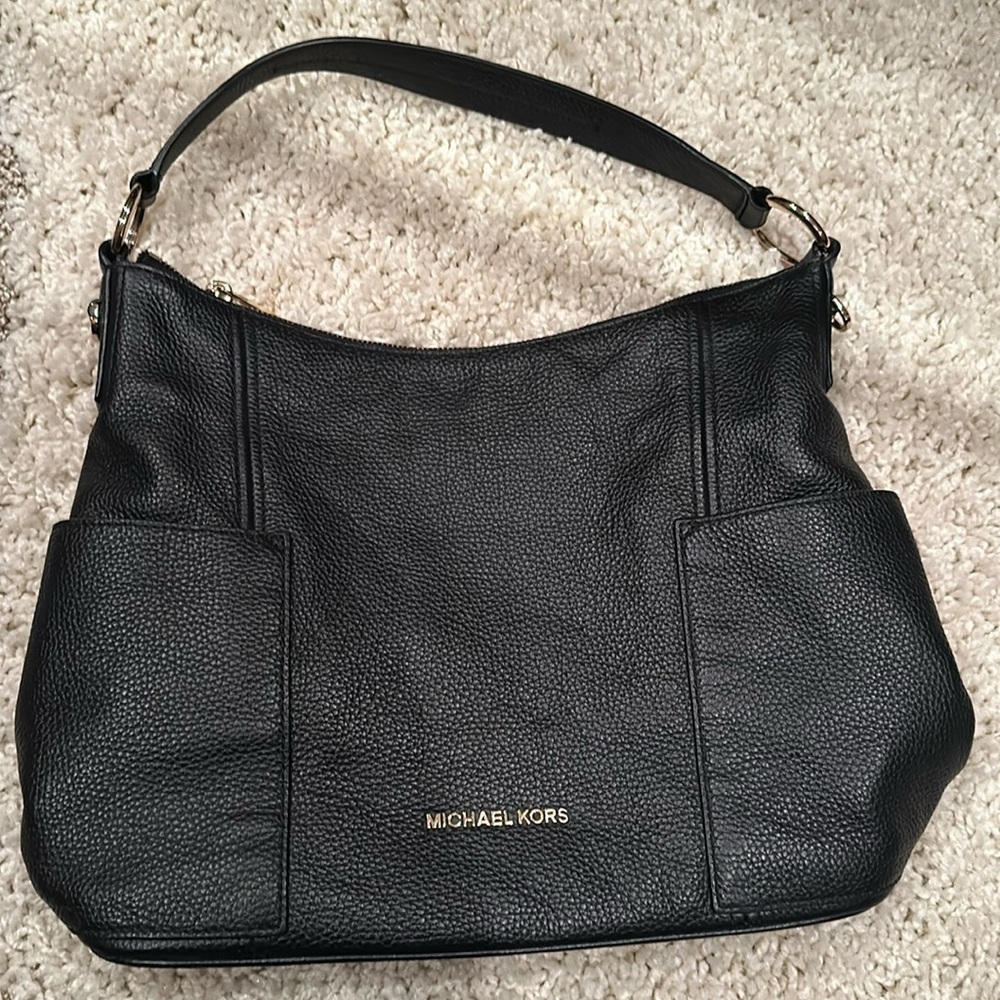 Michael Kors Black Tote like new no scratches, everything looks beautiful.